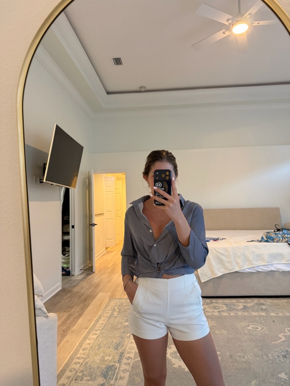 Boohoo Gray Button-Up Cropped Shirt